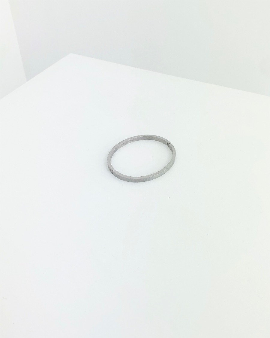 minimal round bracelet